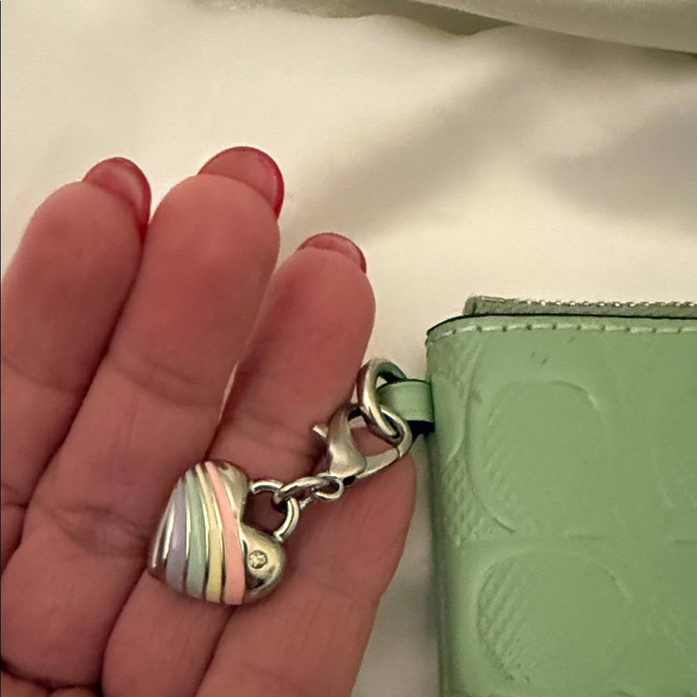 💚Coach NWT Light Green Corner Zip Wristlet In Signature Leather With Heart Charm - Picture 7 of 8